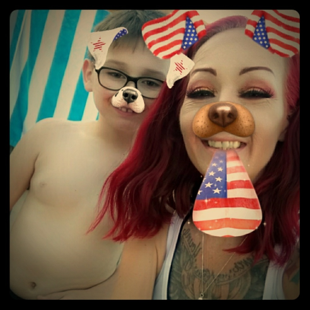 Meet your  Poshmarker❤ Brandi, Queen bee 🐝